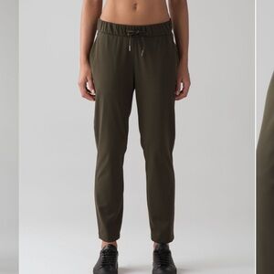 Lululemon On The Fly Pant *28" Dark Olive size 4
